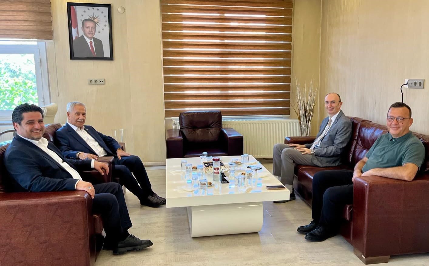 Arınç’tan Şehzadeler Kaymakamına ’Hayırlı olsun’ ziyareti