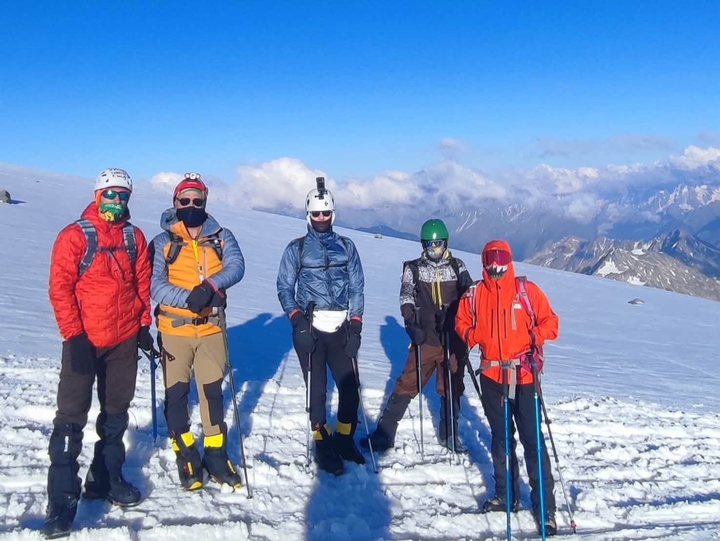 Kayseri dağcılar Elbruz Dağı zirvesinde