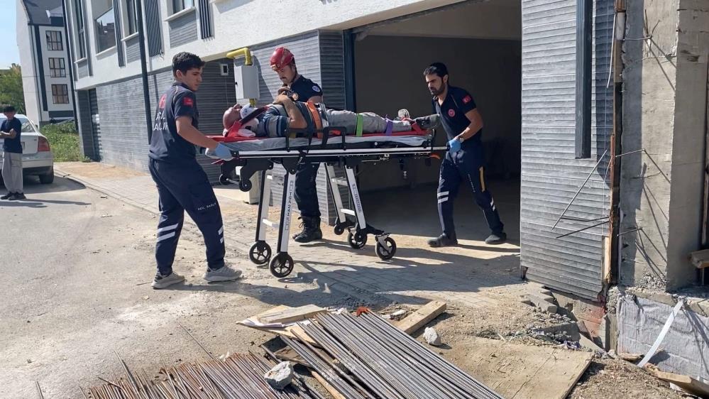 Krikodan kayan aracın altında kalan şahıs ağır yaralandı