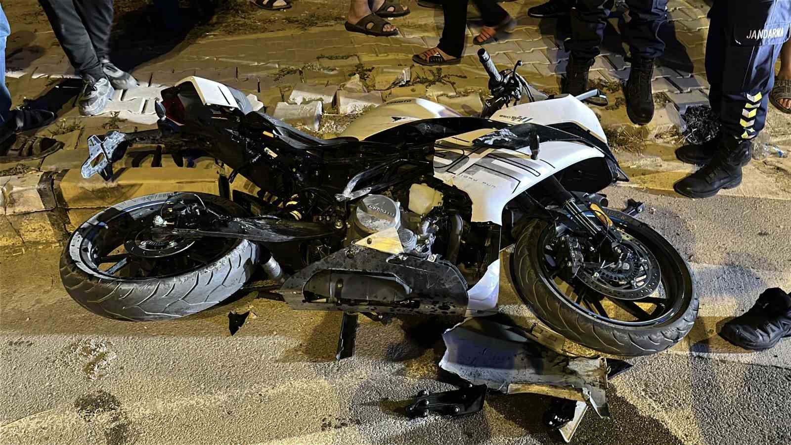 Otomobil ile motosiklet çarpıştı: 2 çocuk ağır yaralı