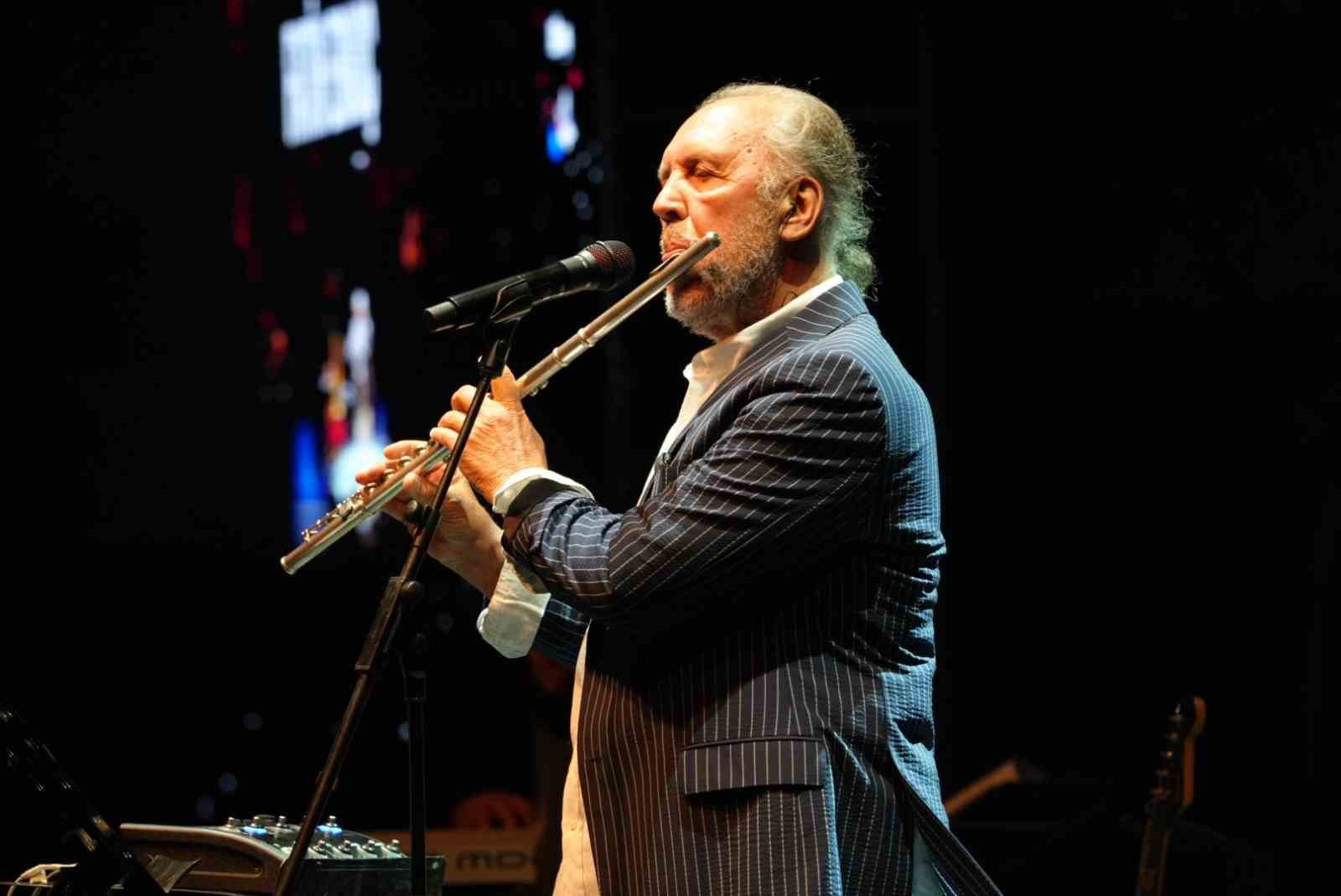 Açıkhava’da Fatih Erkoç’tan zamansız şarkılar