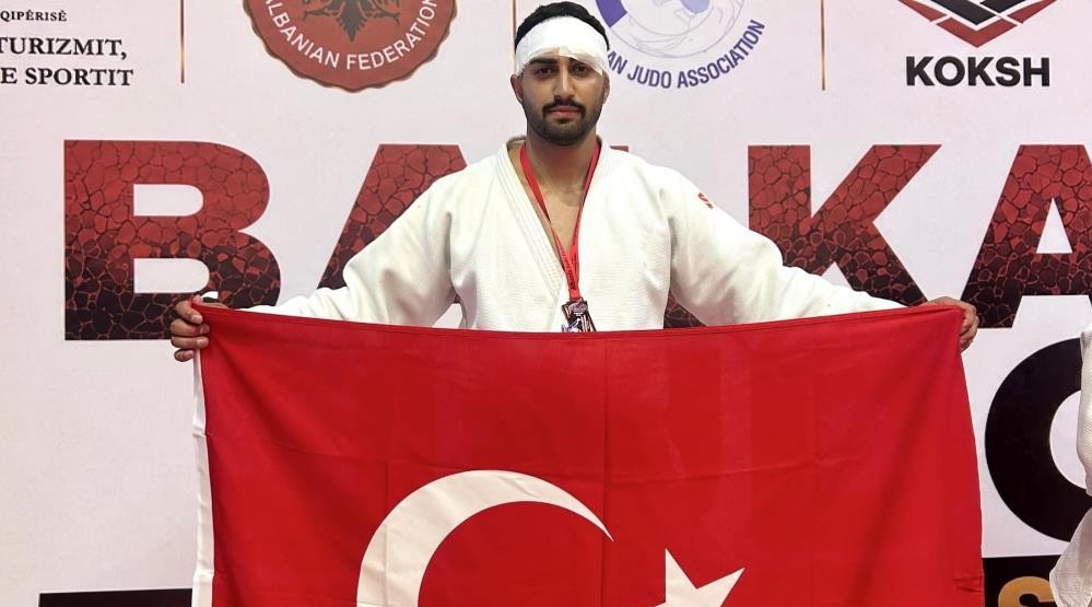 Başından sakatlandı pes etmeyerek Balkan üçüncüsü oldu