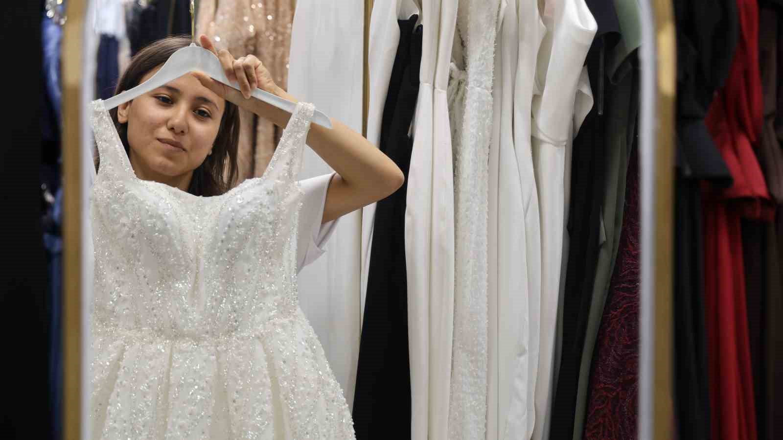 Düğünlerde tercih ’kiralık gelinlik’