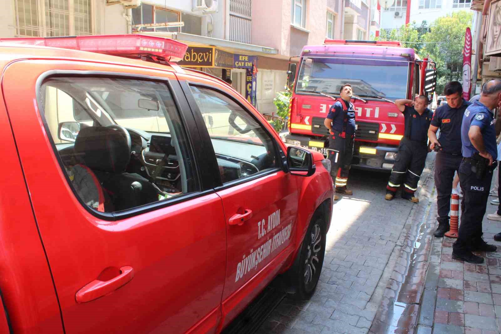 Aydın’da apartman dairesinde patlama: 1’i ağır 2 yaralı
