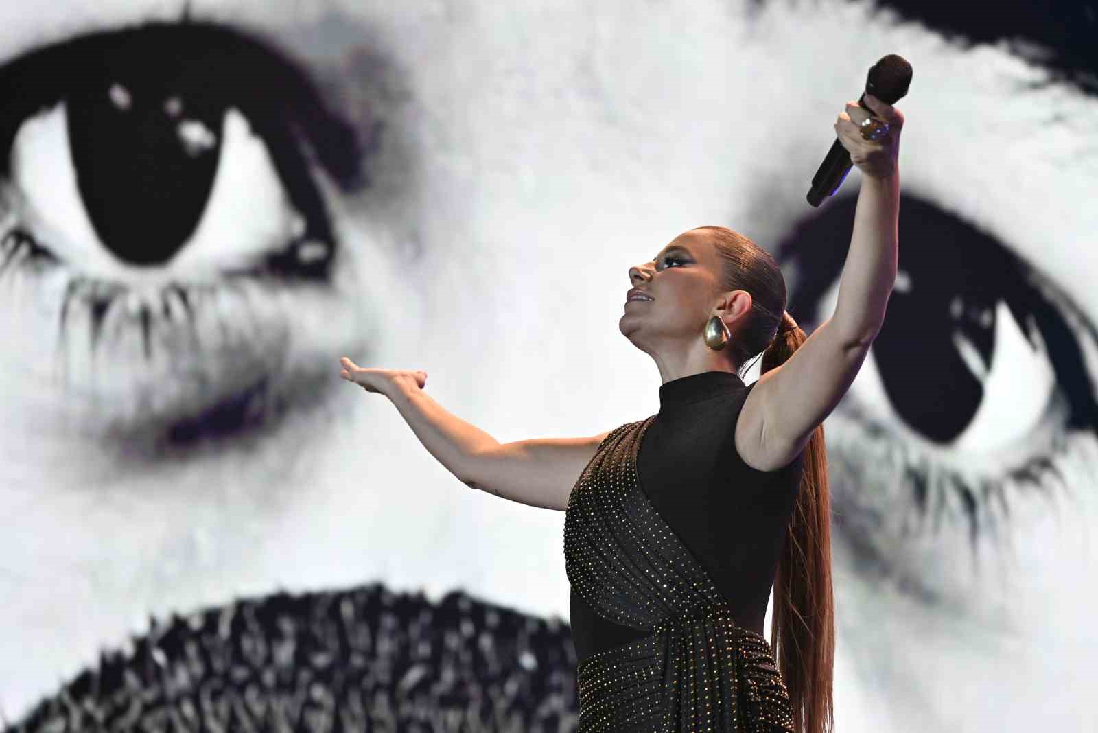 Nevşehir Kültür Yolu Festivali’nde Merve Özbey rüzgarı