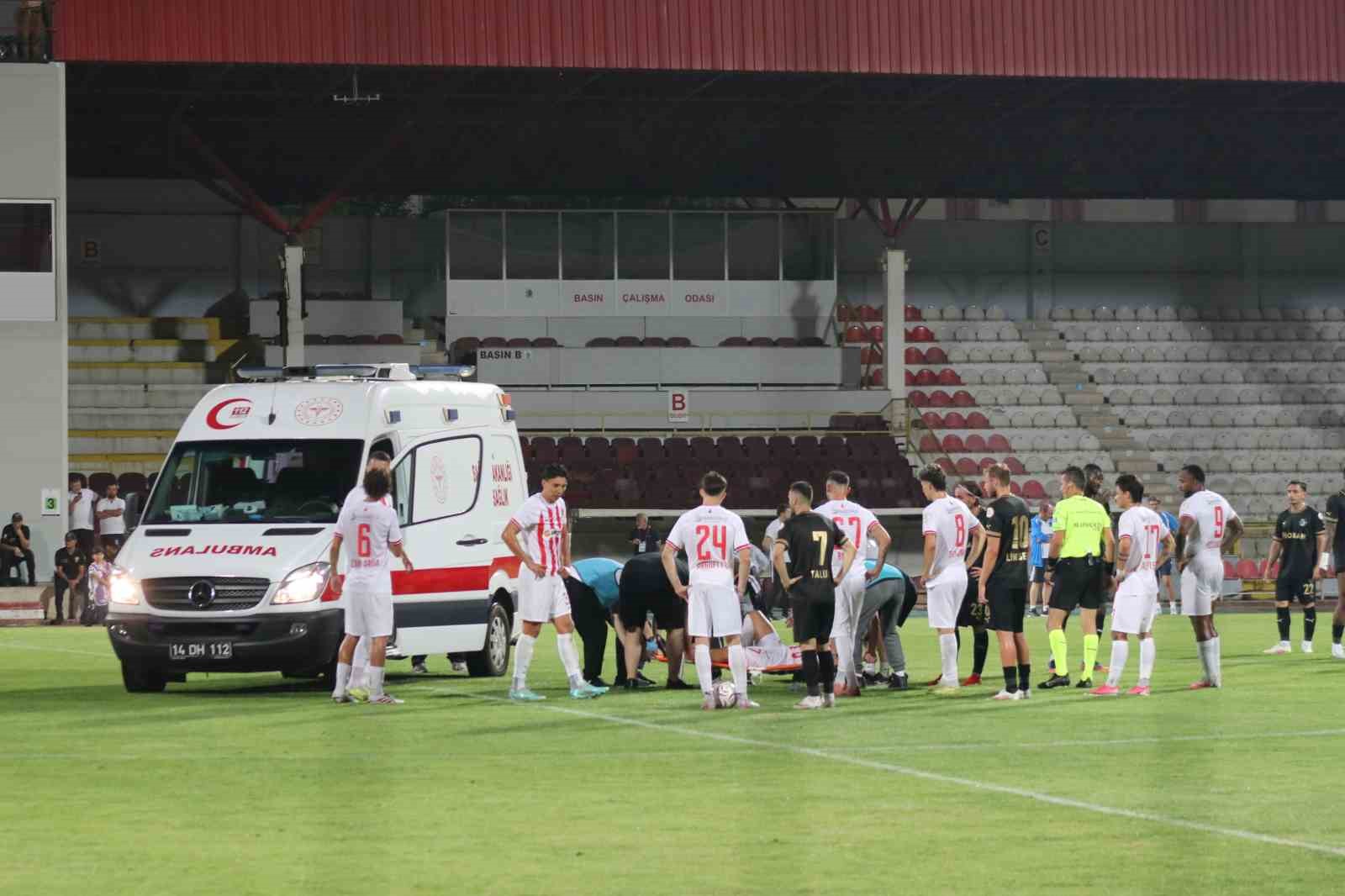 Oyuna girdi 1 dakika sonra ayağı burkuldu