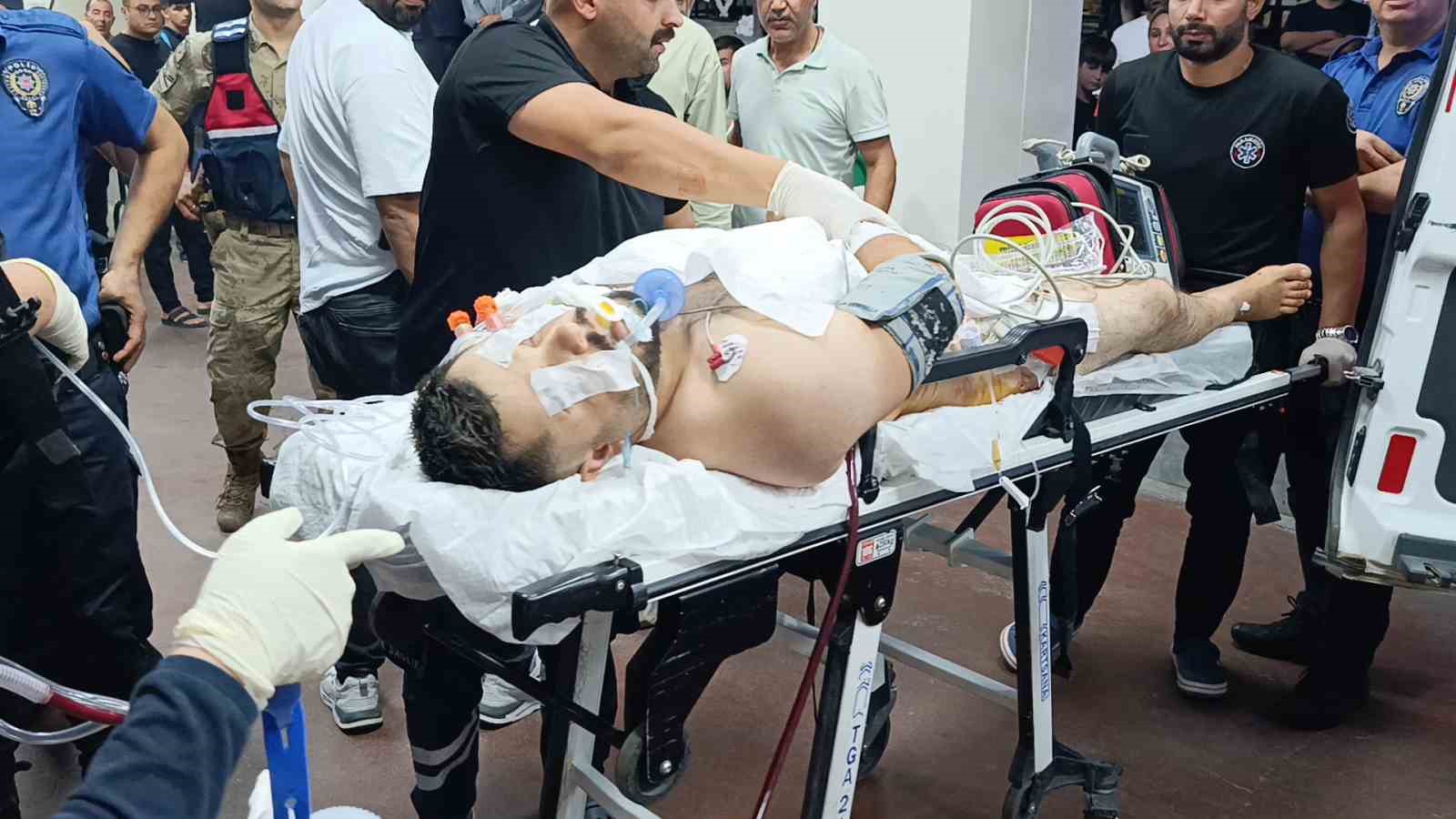 Hastane bahçesinde silahlı saldırı: 1’i çocuk 2 yaralı