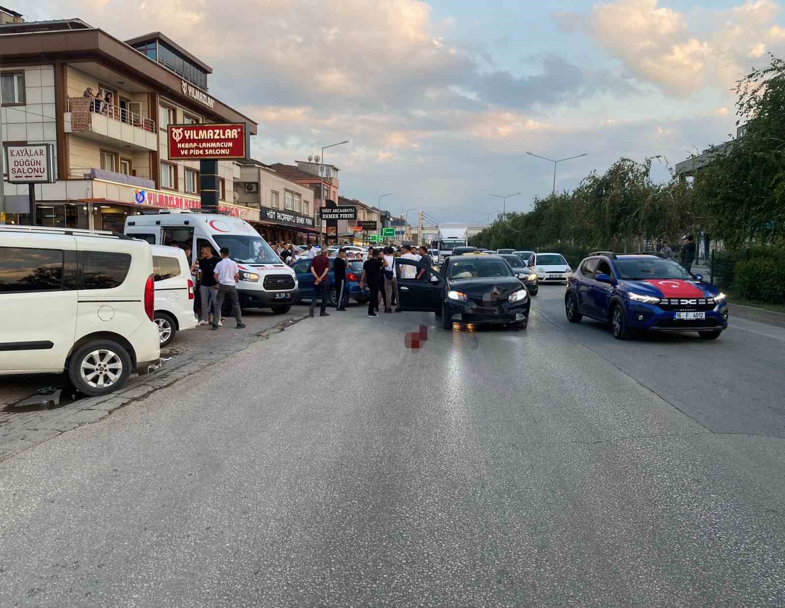 İki otomobil çarpıştı, 4 kişi yaralandı