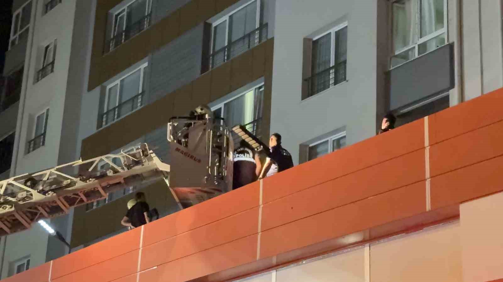 Balkondan düşen ev sahibi hayatını kaybetti