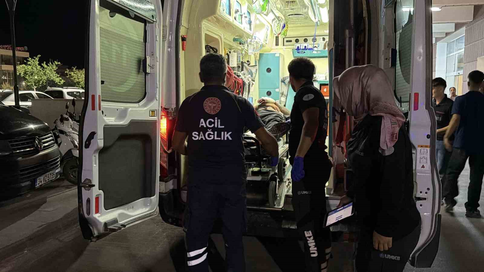 "Ne bakıyorsun" kavgasında 3 kişi bıçak ve silahla yaralandı