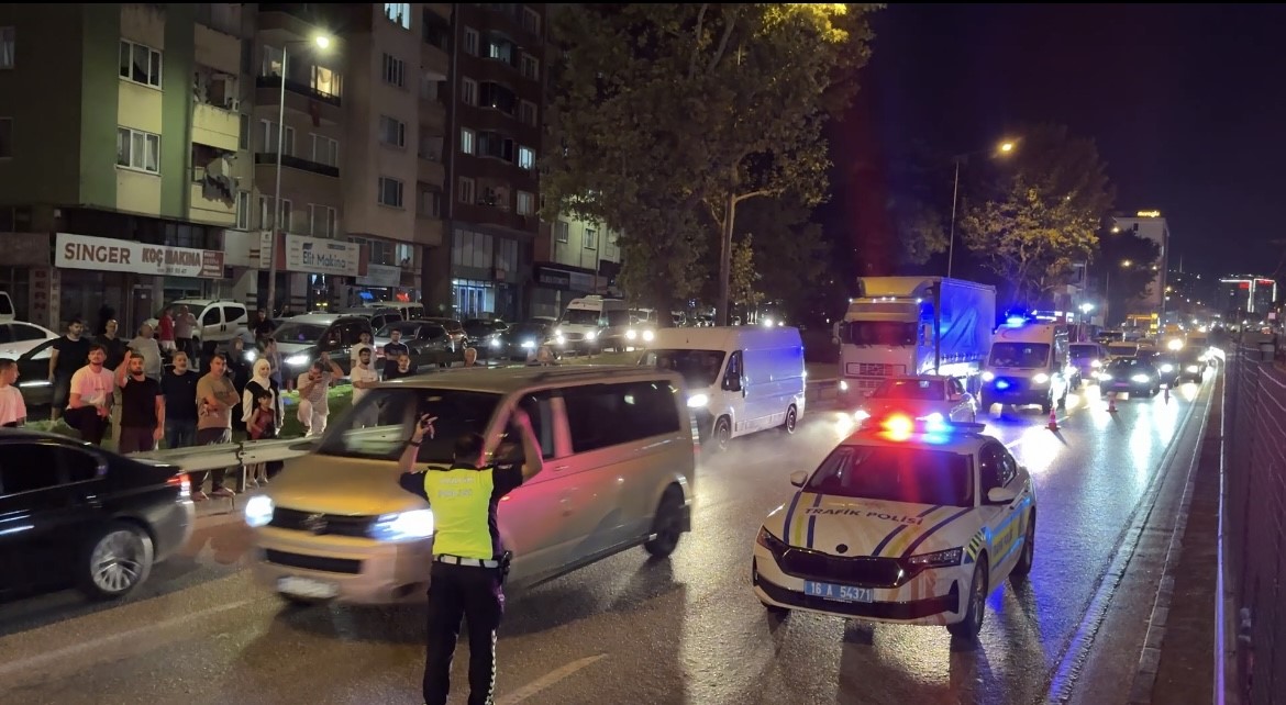 Ulaşım durdu, elektrik kesildi
