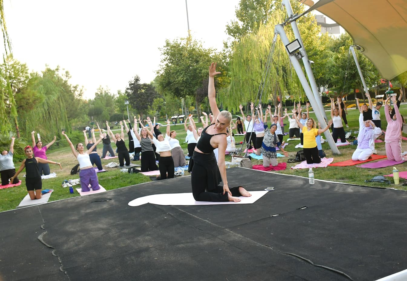 Yunusemre Belediyespor’dan kadınlara yoga eğitimi