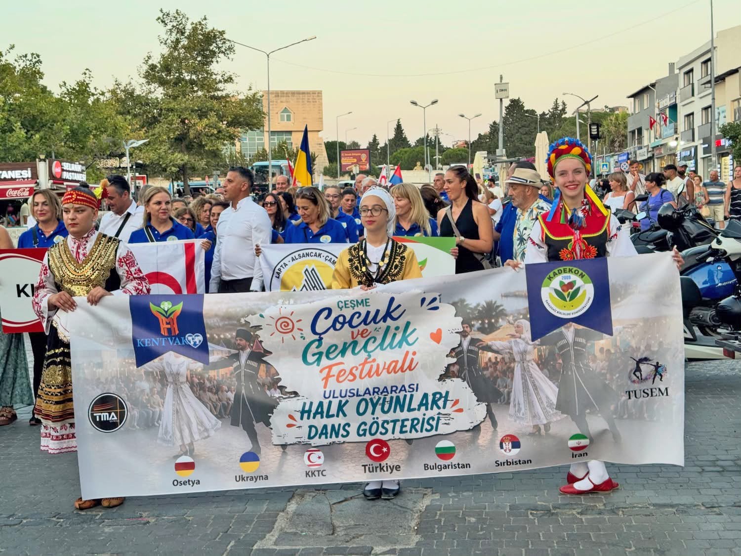 Çeşme’de uluslararası halk dansları şöleni