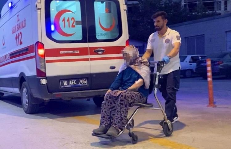 Mahsur kalan kadın ve engelli kızı kurtarıldı