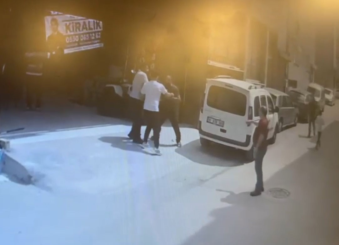 Akraba kavgasında 1 kişi bıçaklandı, 6 kişi yaralandı