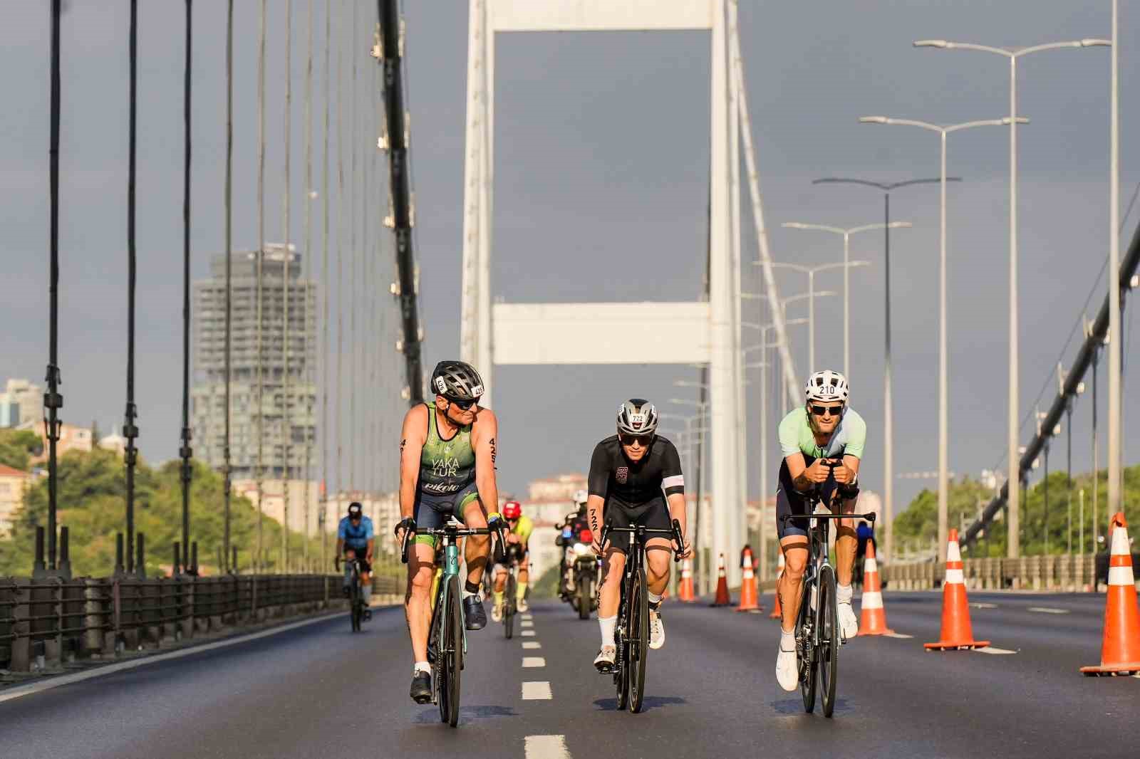 Dünyanın ilk ve tek triatlon heyecanı İstanbul’da yaşandı