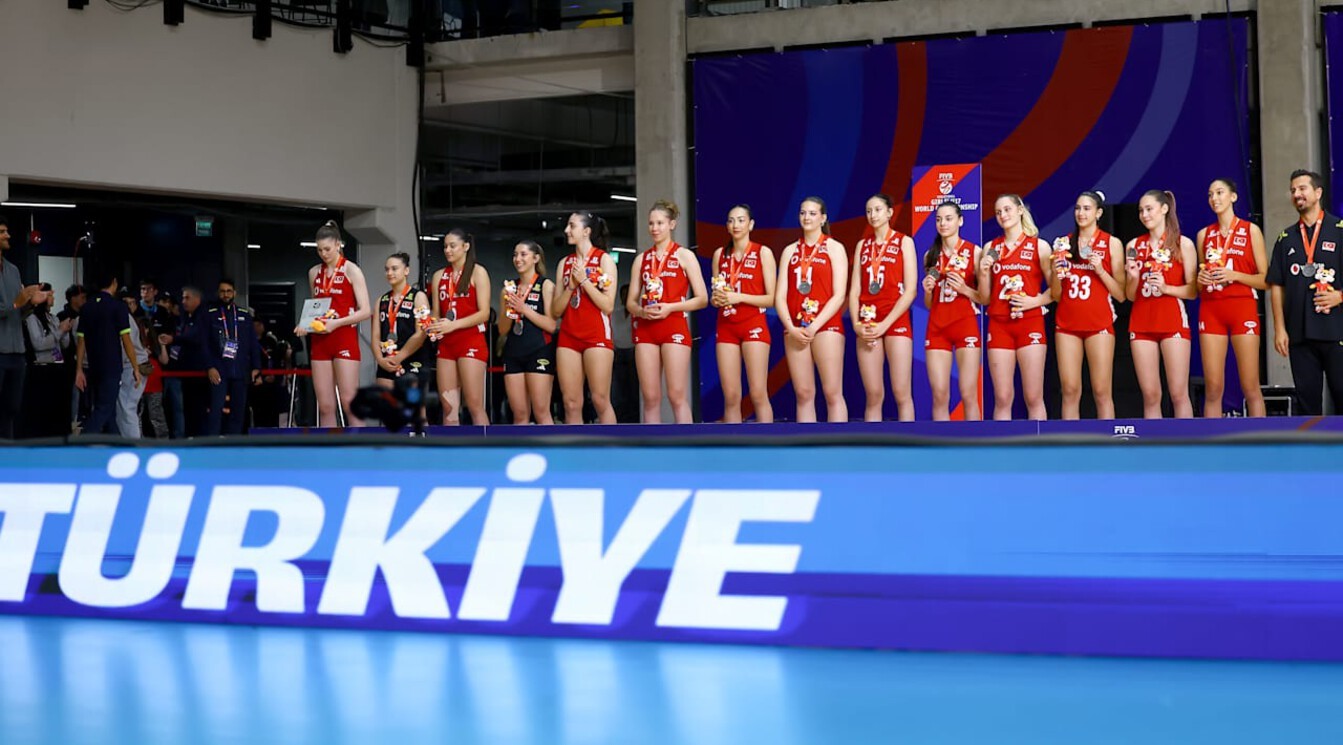 U17 Kadın Milli Voleybol Takımı, dünya ikincisi