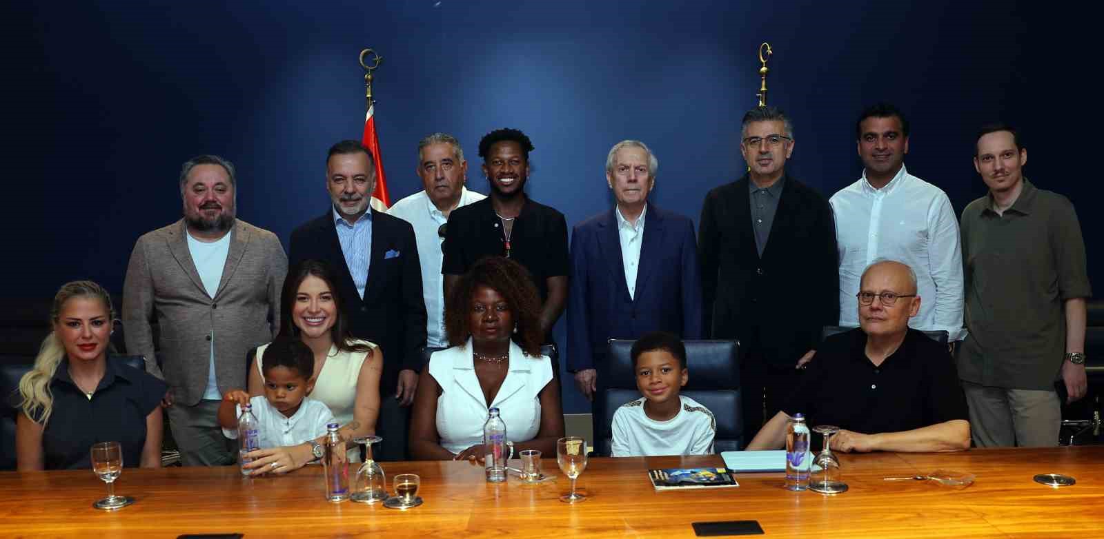 Atletico Mineirolu Fred, Fenerbahçe’ye veda etti