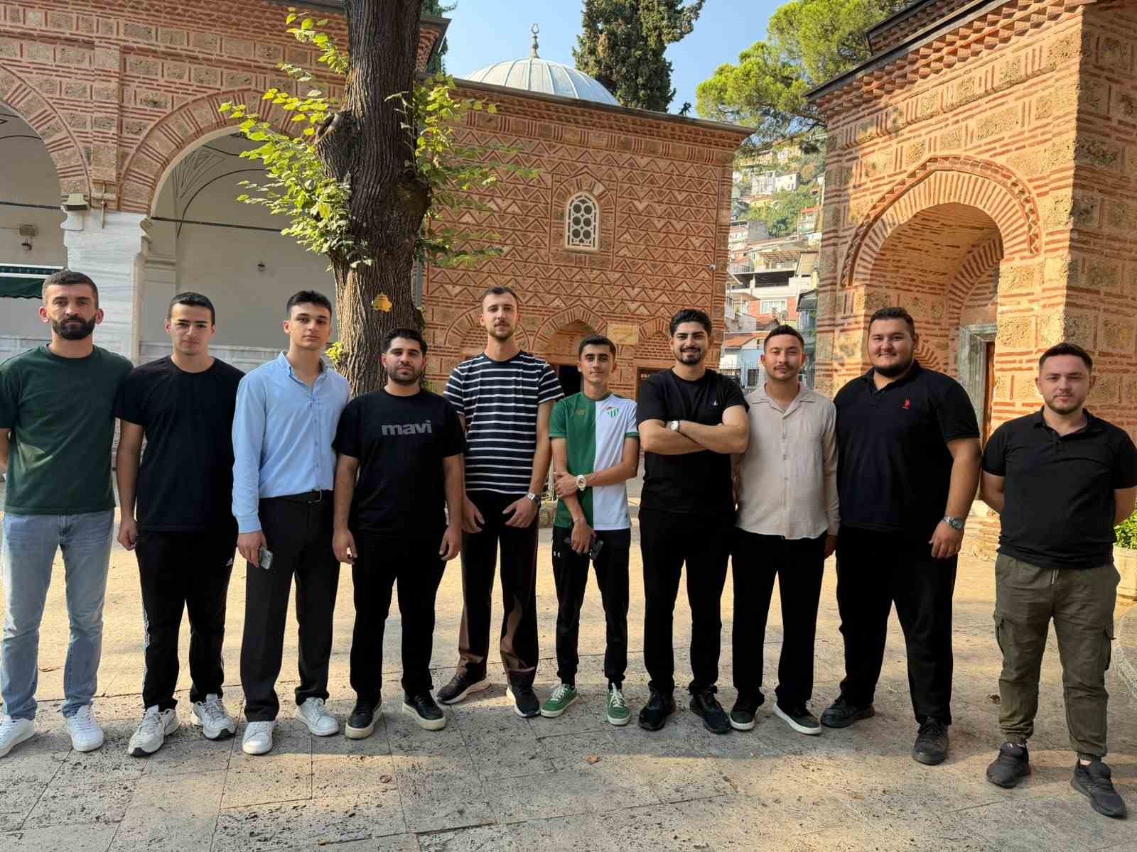 AK Parti Osmangazi Gençlik Kolları’ndan anlamlı vefa