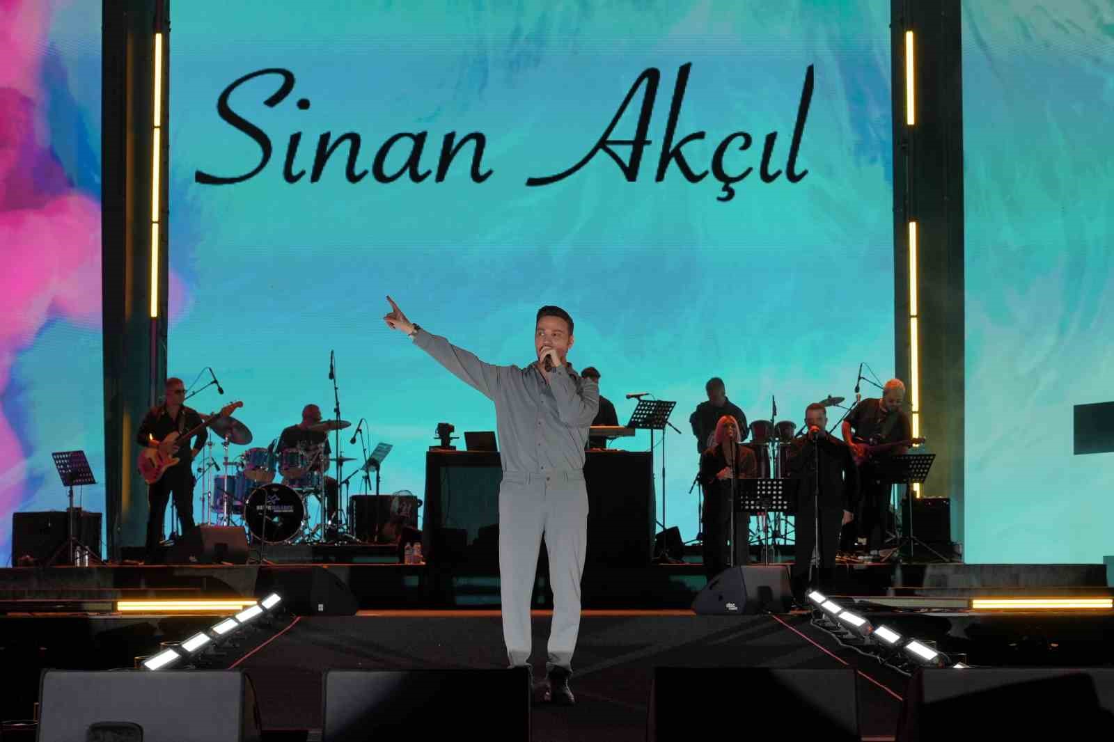 Sinan Akçıl’dan Erzurum’da unutulmaz konser