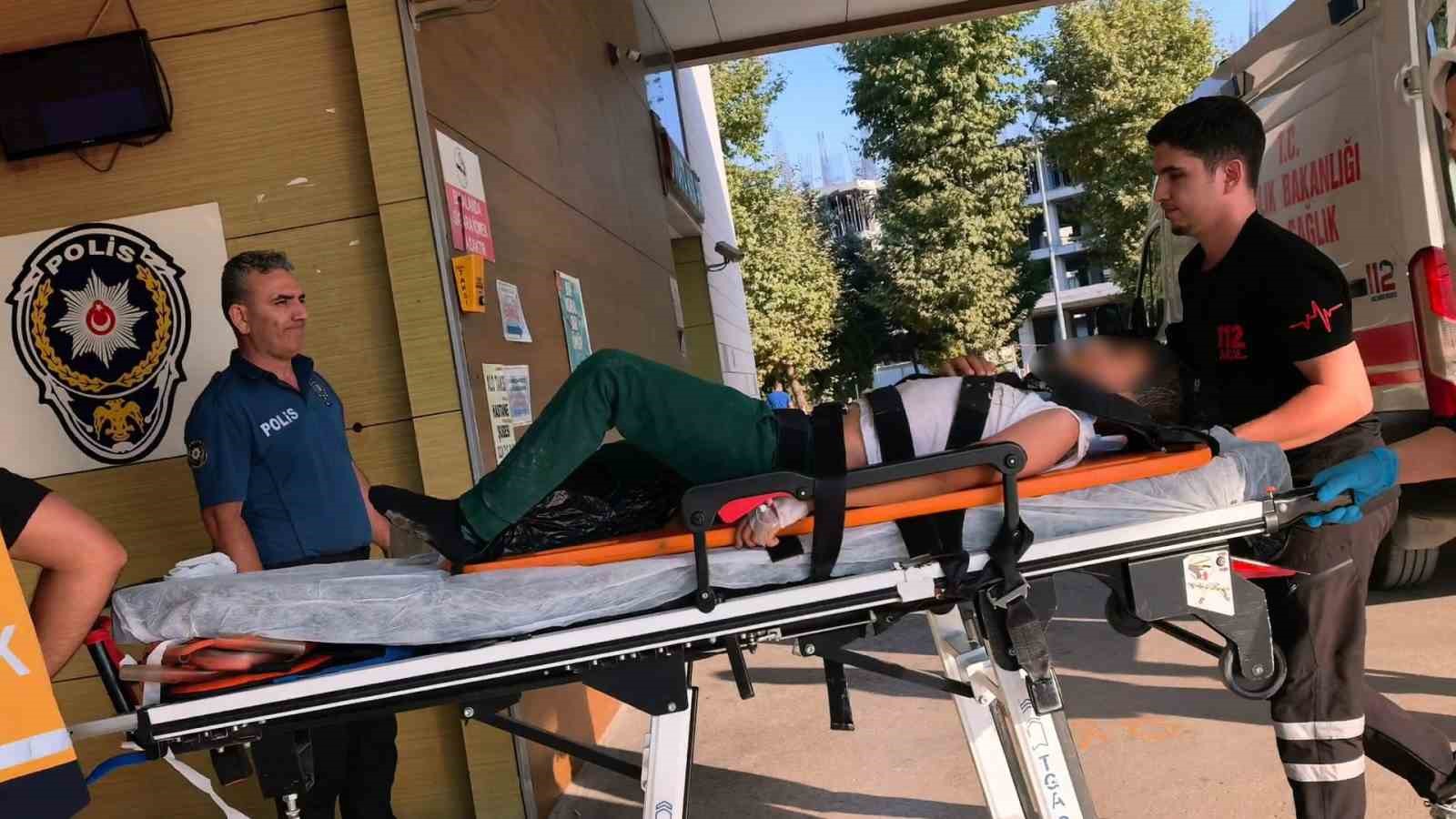 İnegöl'de otomobil ile çarpışan çocuk ağır yaralandı