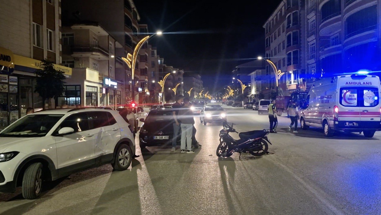 Alaca’da otomobil ile motosiklet çarpıştı: 1 yaralı