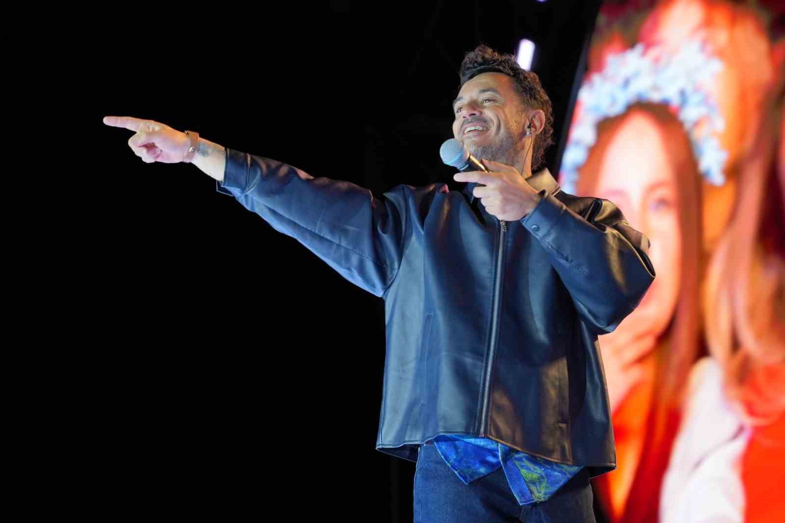 Erzurum’da festival sahnesi Buray’la renklendi