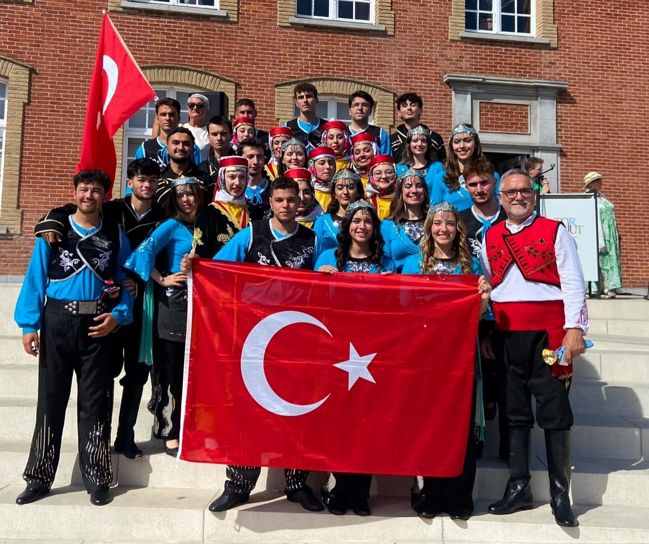 BUÜ Halk Oyunları Topluluğu Türkiye’yi temsil etti