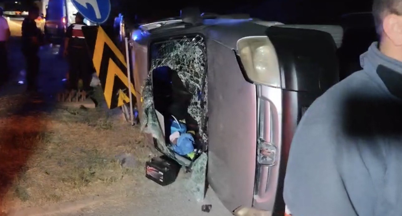 Çankırı’da iki hafif ticari araç çarpıştı: 9 yaralı