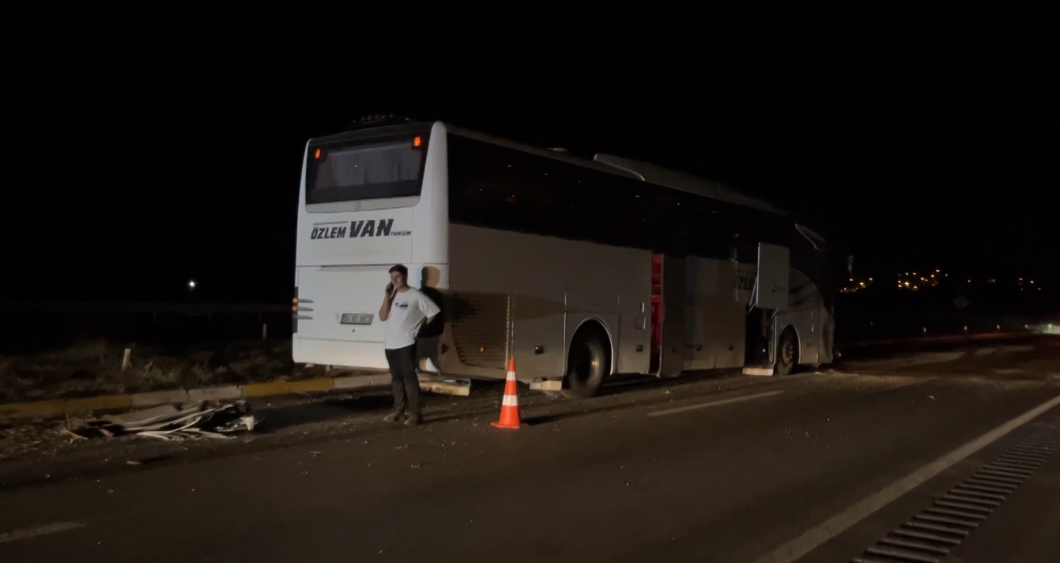 Sivas’ta yolcu otobüsü otomobil ile çarpıştı: 2 yaralı