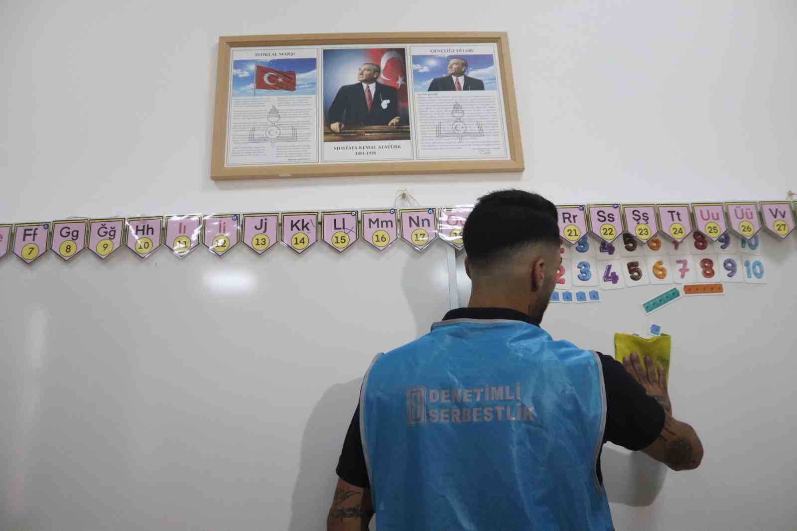 İzmir’de mahkumlar eğitime renk katıyor