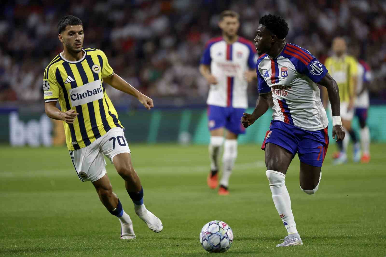 Fenerbahçe ilk yarı çok farklı: 0-2