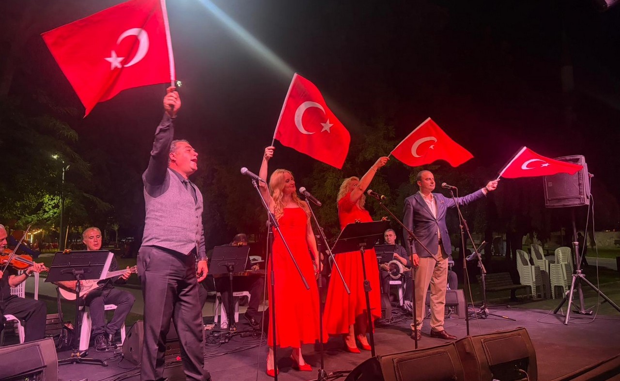Bursa'da zafer coşkusu Türk Sanat Müziği konseriyle sürdü