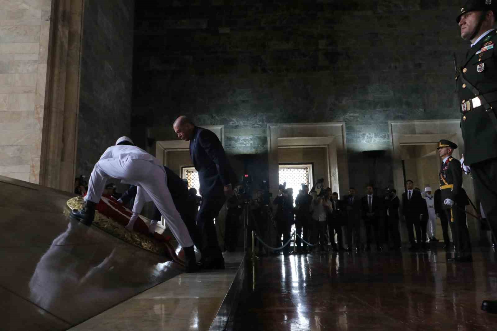 Devlet erkanı, Anıtkabir’i ziyaret etti