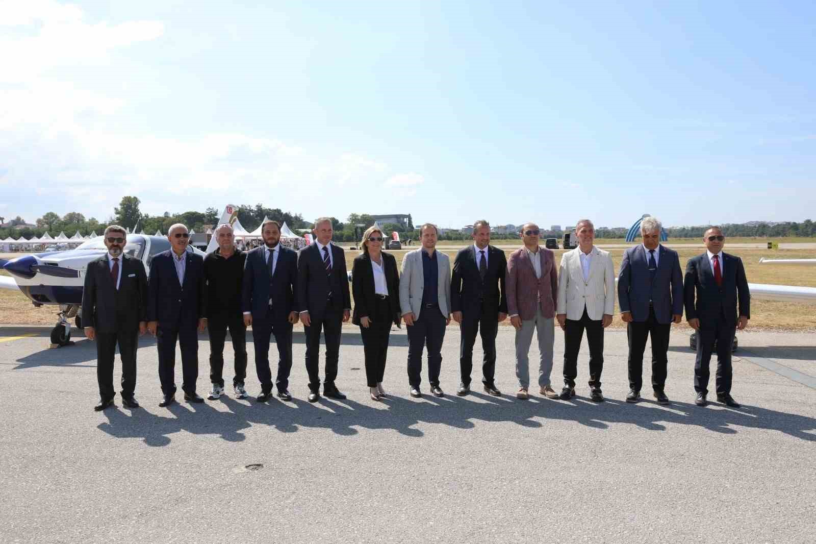 Bursa’da 30 Ağustos coşkusu gökyüzüne taşındı