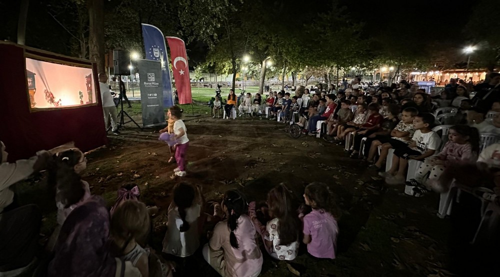 Bursa’da Karagöz ve kukla rüzgârı esti
