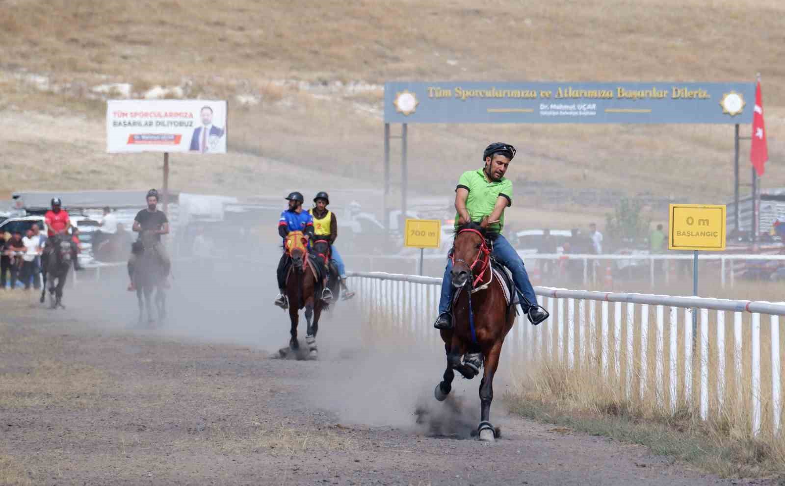 Erzurum’da rahvan rüzgârı esti