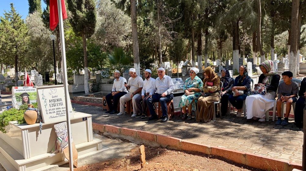 Ayşenur Ezgi Eygi mezarı başında dualarla anıldı