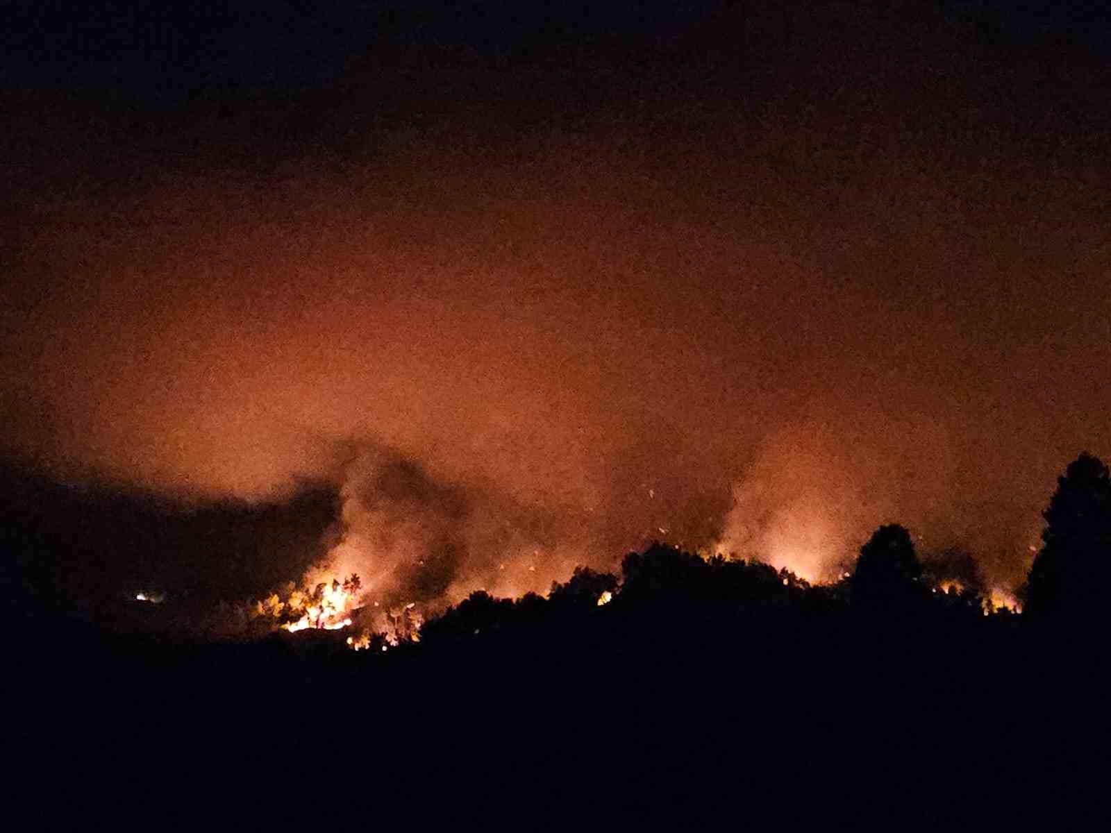 Antalya’daki yangını söndürme çalışmaları sürüyor