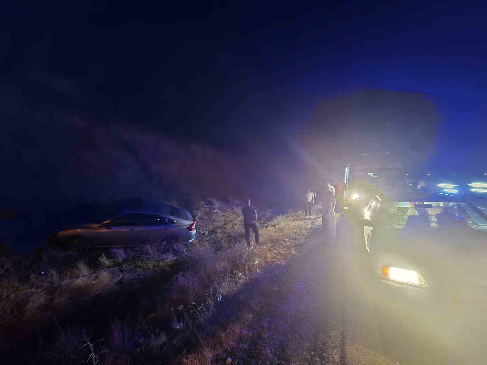 Bingöl’de otomobil yoldan çıktı: 2 yaralı