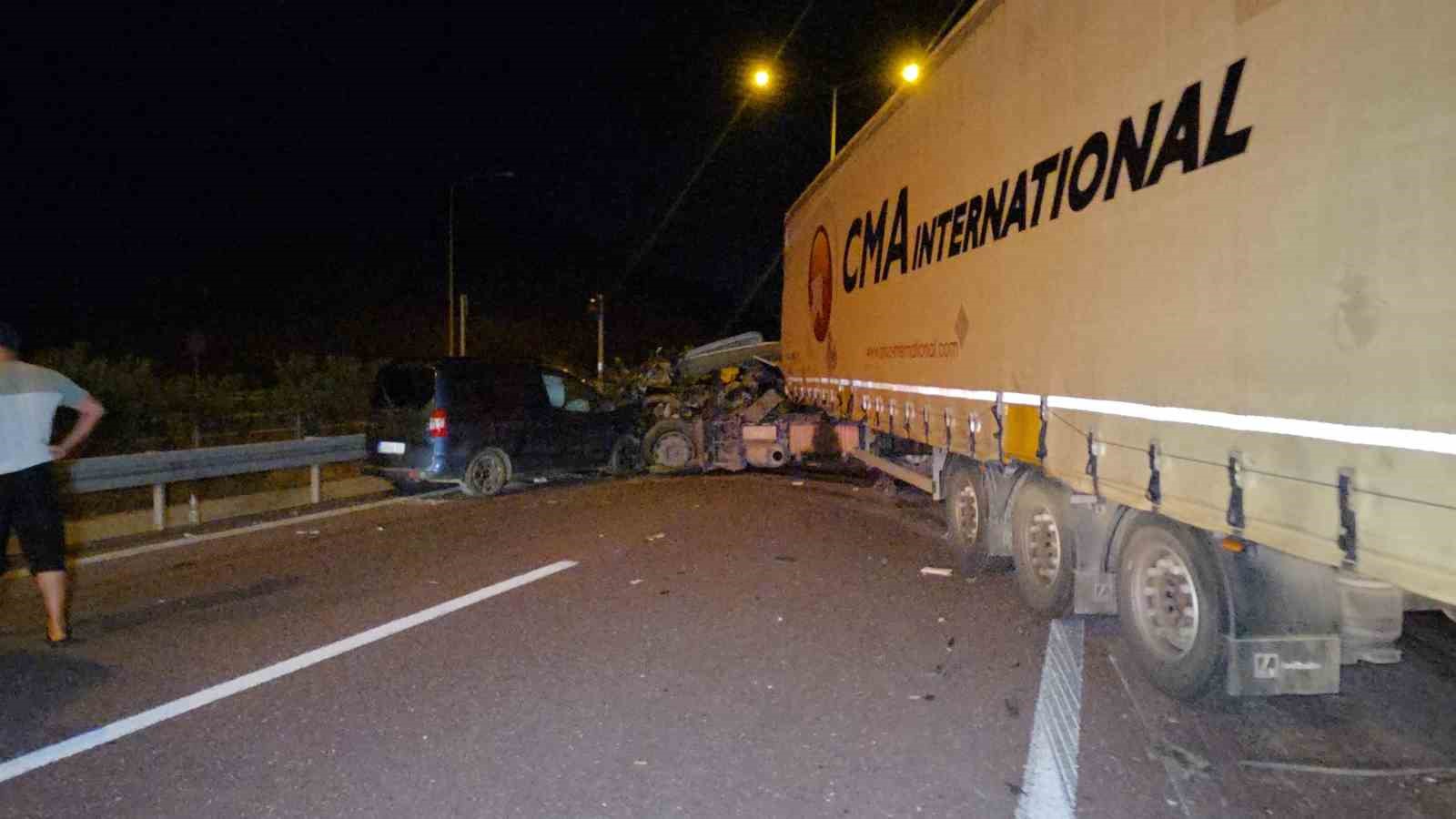 Bursa’da tır ile otomobil çarpıştı: 1 ölü, 7 yaralı