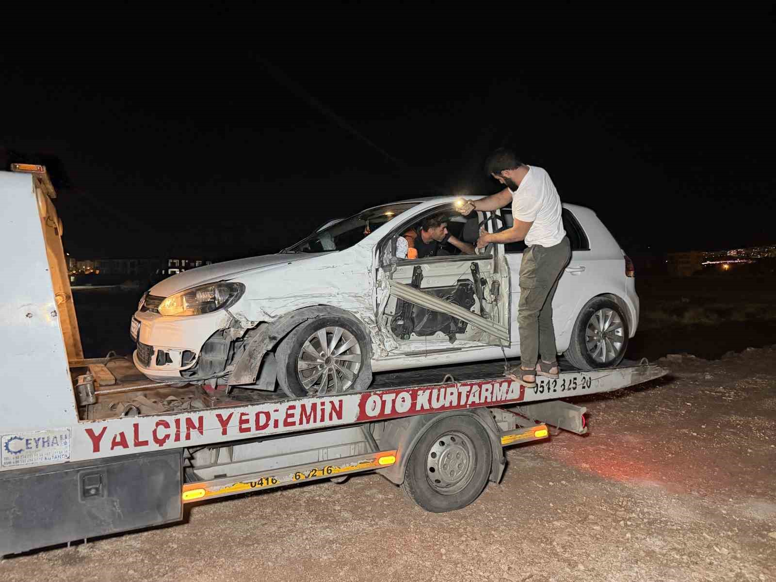 Kaza sonrası aracı bırakıp kaçtılar