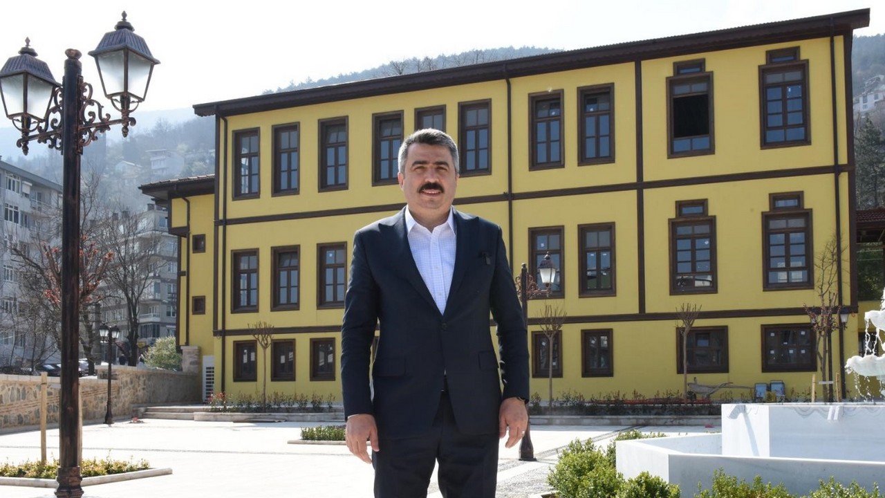 Düşünce ve sanatın yeni adresi alev alatlı