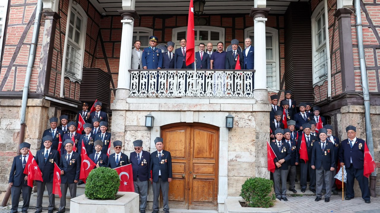 Kurtuluş coşkusu Tarihi Belediye Binası'na taşındı