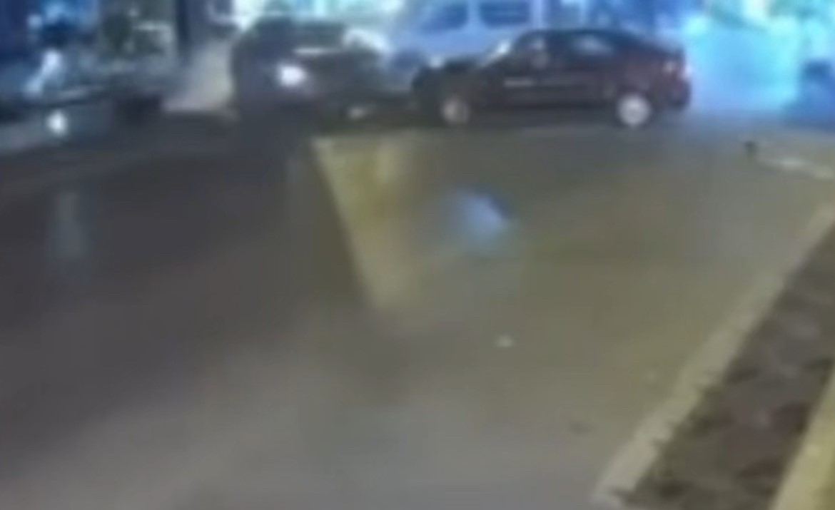 Bursa’da otomobil karşı şeride geçti: 2 yaralı