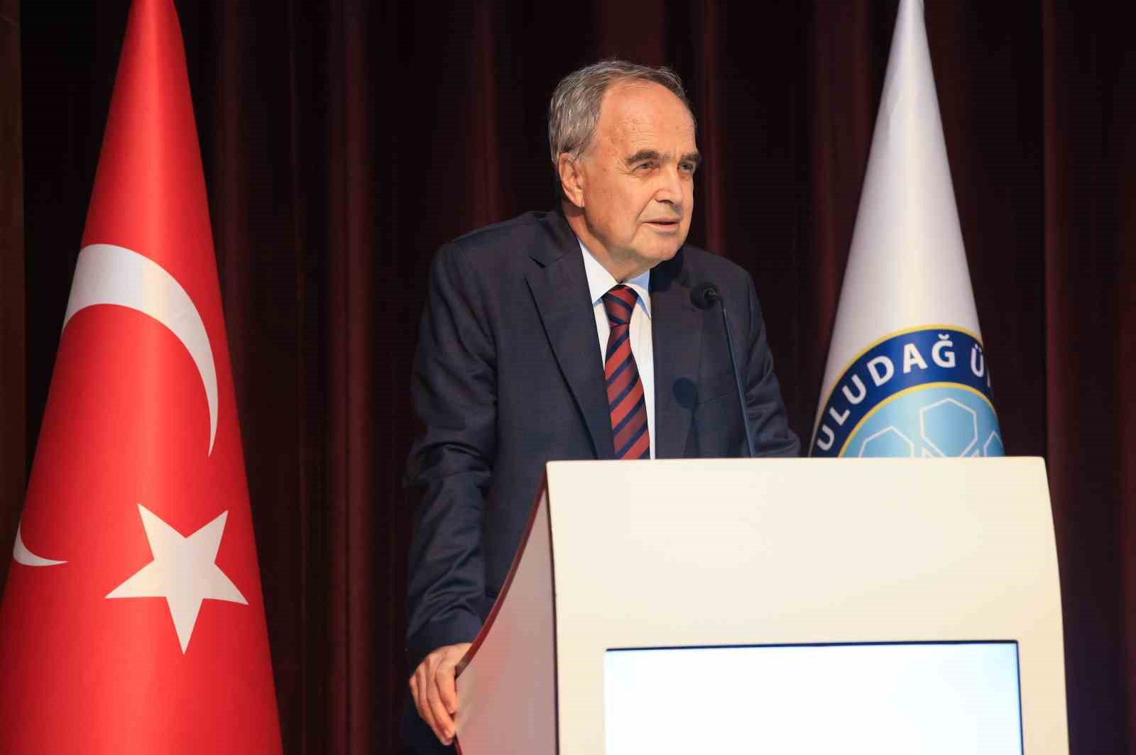 Yeni eğitim-öğretim yılı ilk ders töreniyle başladı