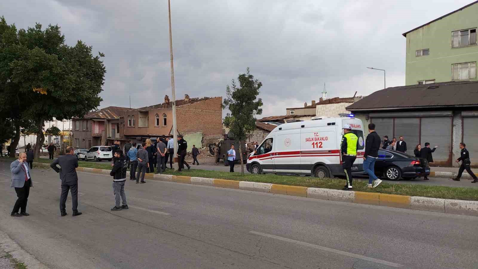 İki aile arasında silahla çatışma: 1’i polis 12 yaralı