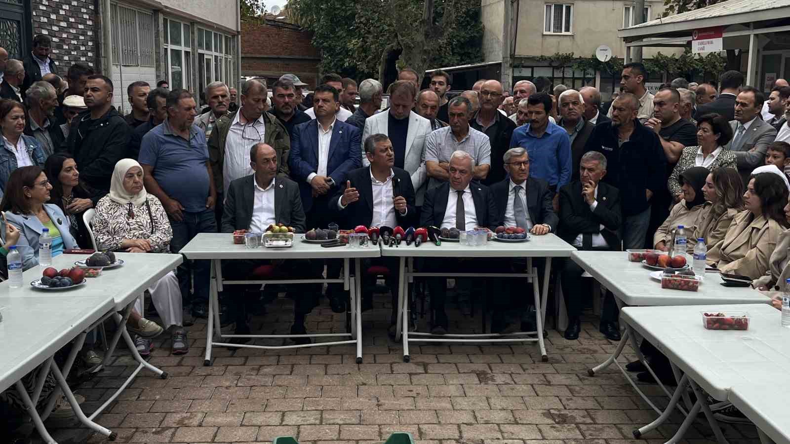 Özgür Özel, Bursa’da çiftçilerle bir araya geldi