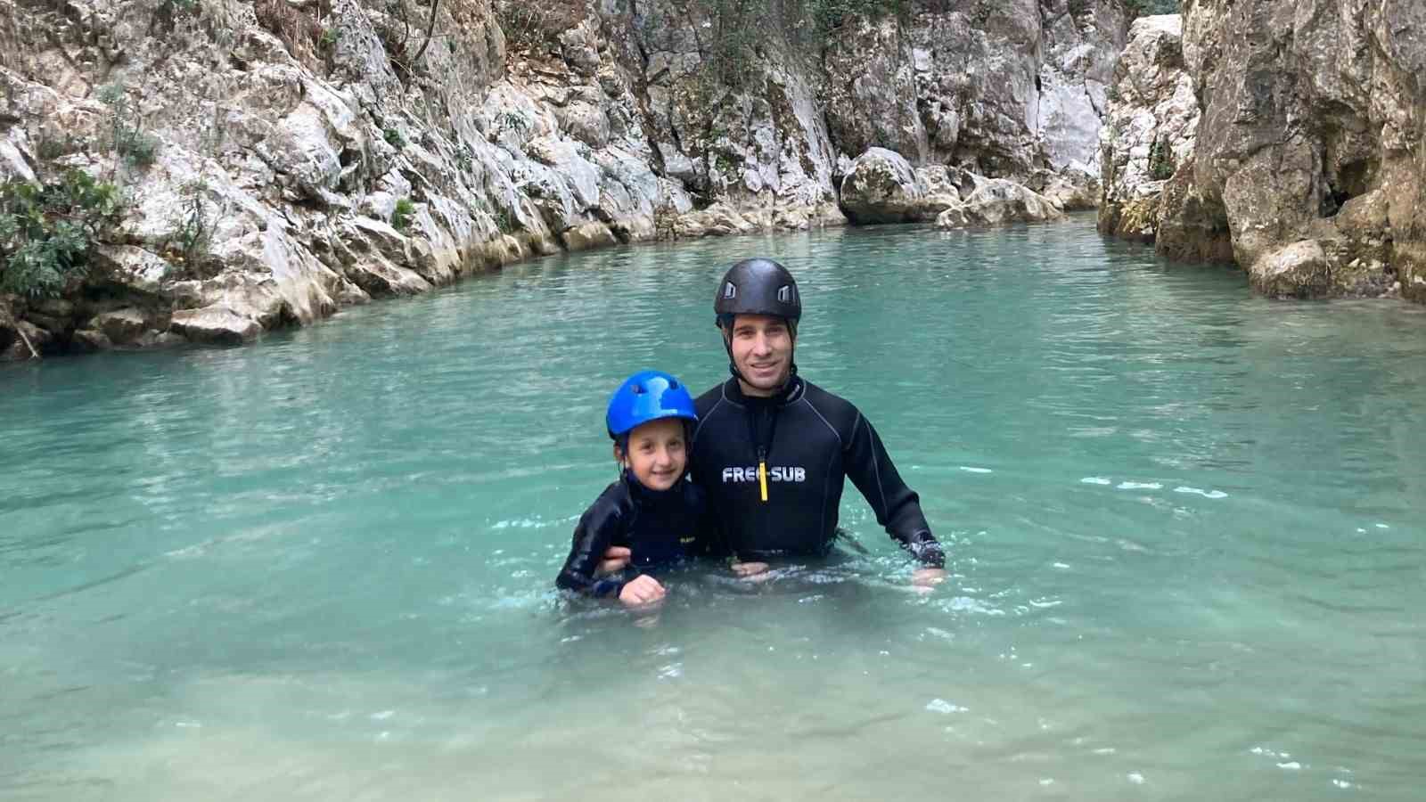 8 yaşındaki Asya, Abadiye Kanyonu’nu geçti