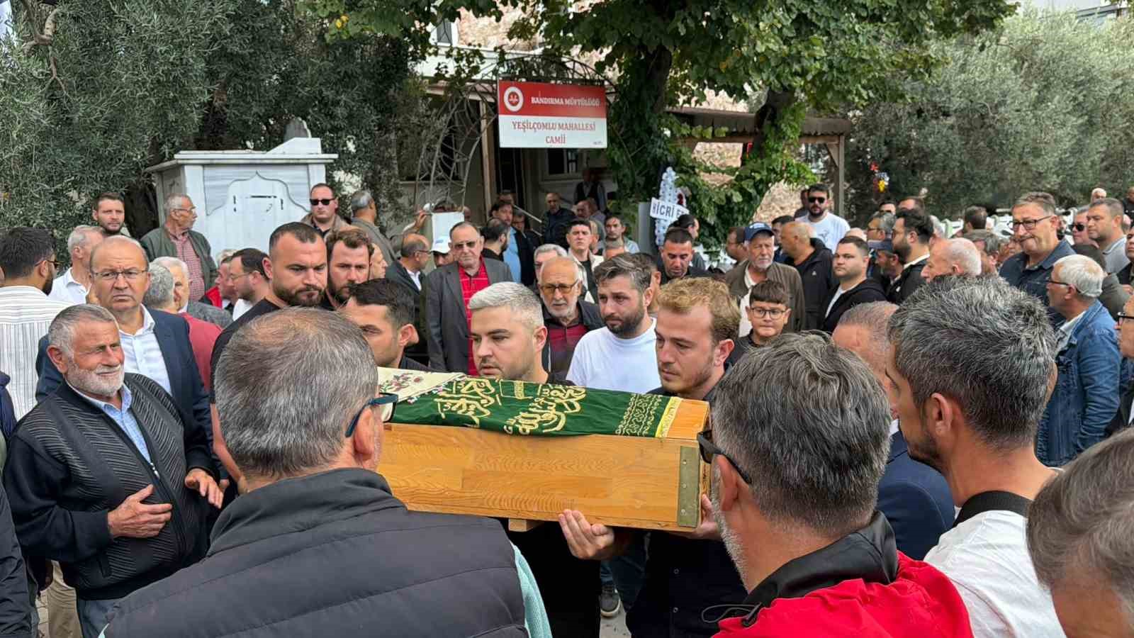 Hamile anne, 3 yaşındaki kızı ve bebeği toprağa verildi